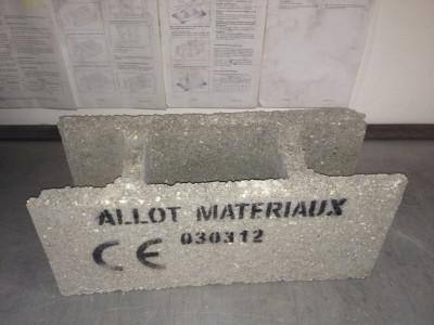 AGGLOS 10 15 20 CHAINAGE ANGLE BLOC A BANCHER à AILLY dans l'Eure FABRICANT BLOCS PARPAINGS NORMANDIE 27 FABRICANT BLOCS PARPAINGS LOUVIERS 27 FABRICANT BLOCS PARPAINGS GAILLON 27